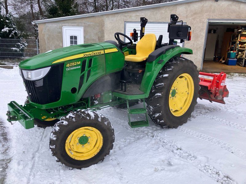 John Deere 4052M