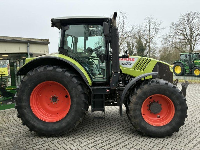 Claas Arion 530