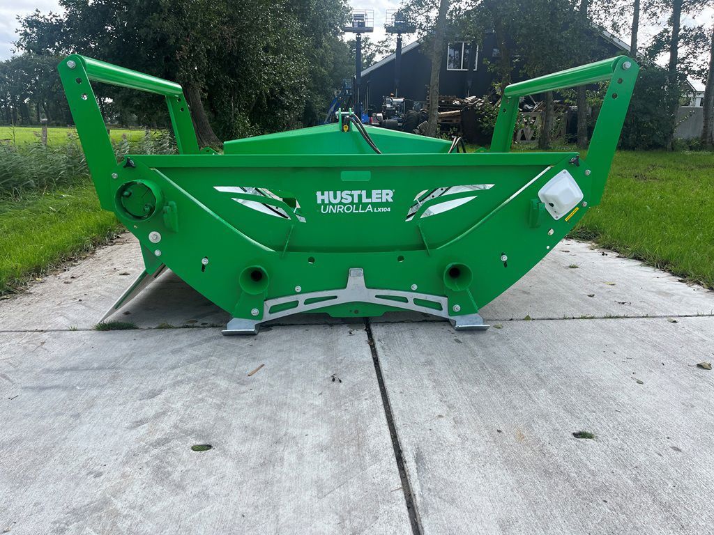 Hustler LX104