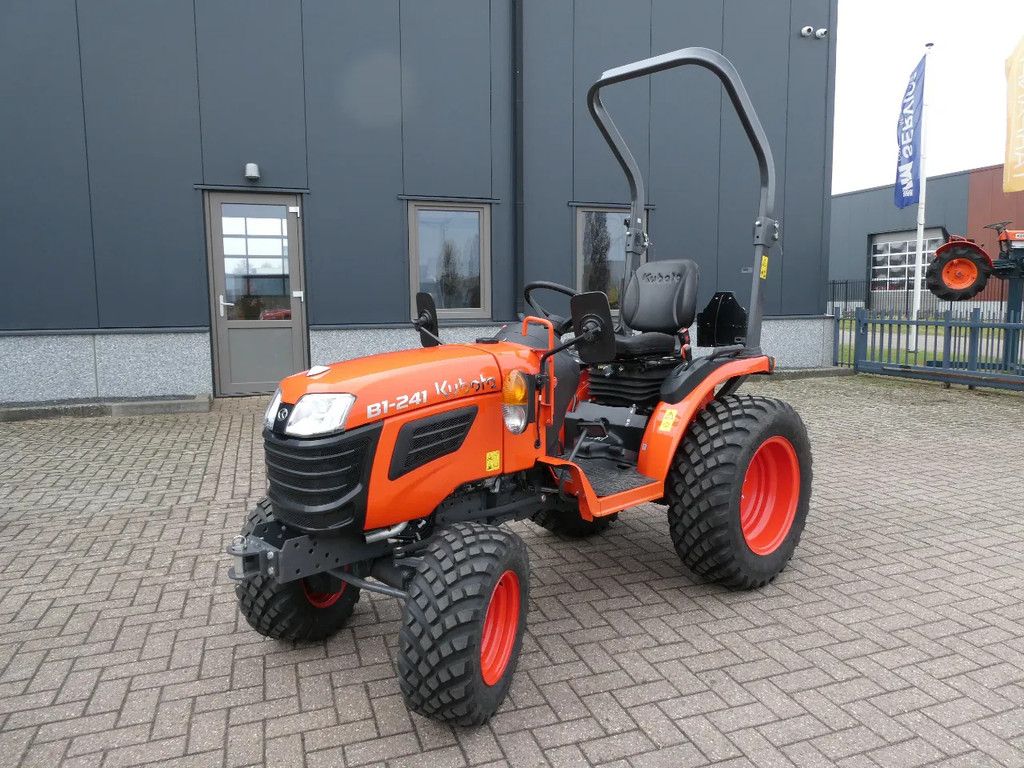 Kubota B1-241 4wd / 0041 Draaiuren /.Garden Pro Banden