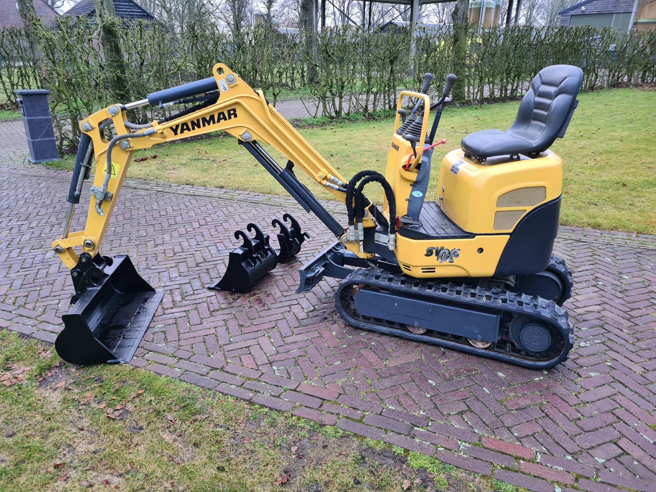Yanmar SV08 minigraver nieuwstaat 261 uur 3 bakken 2022