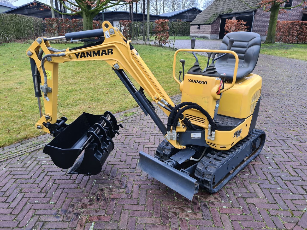 Yanmar SV08 minigraver nieuwstaat 261 uur 3 bakken 2022