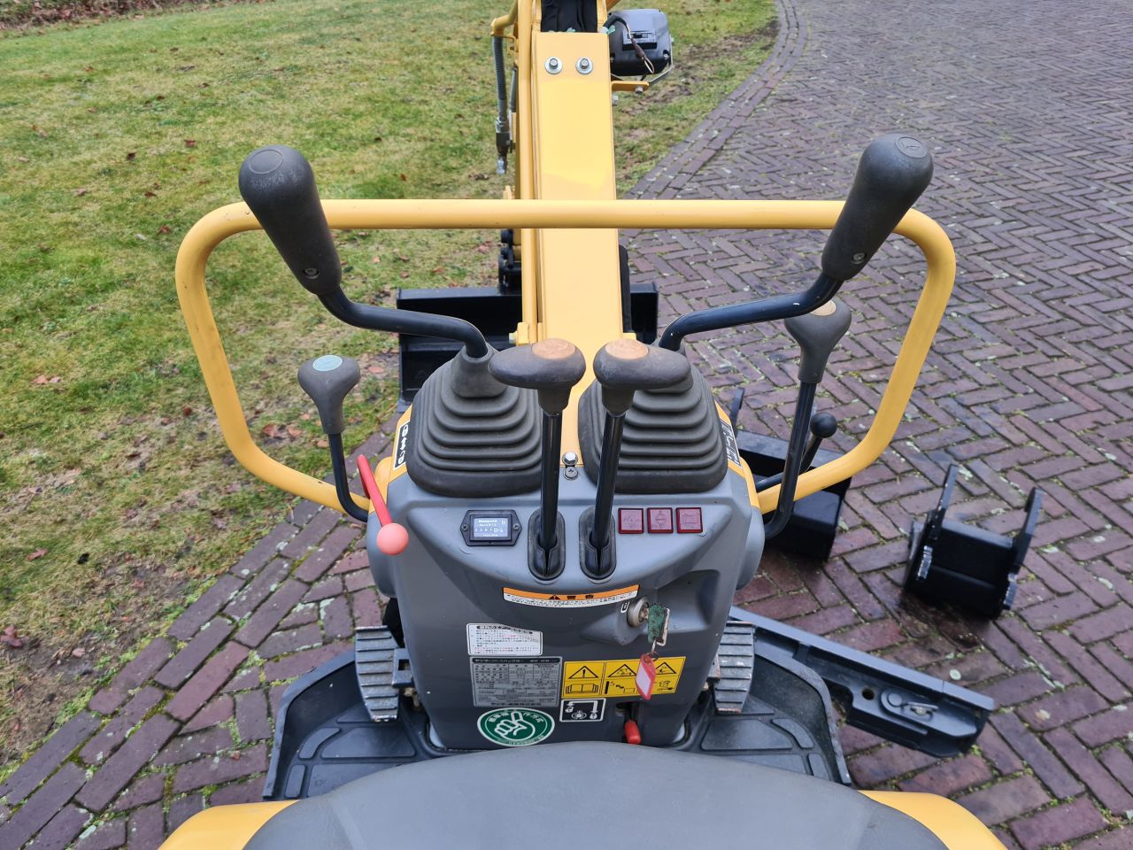 Yanmar SV08 minigraver nieuwstaat 261 uur 3 bakken 2022