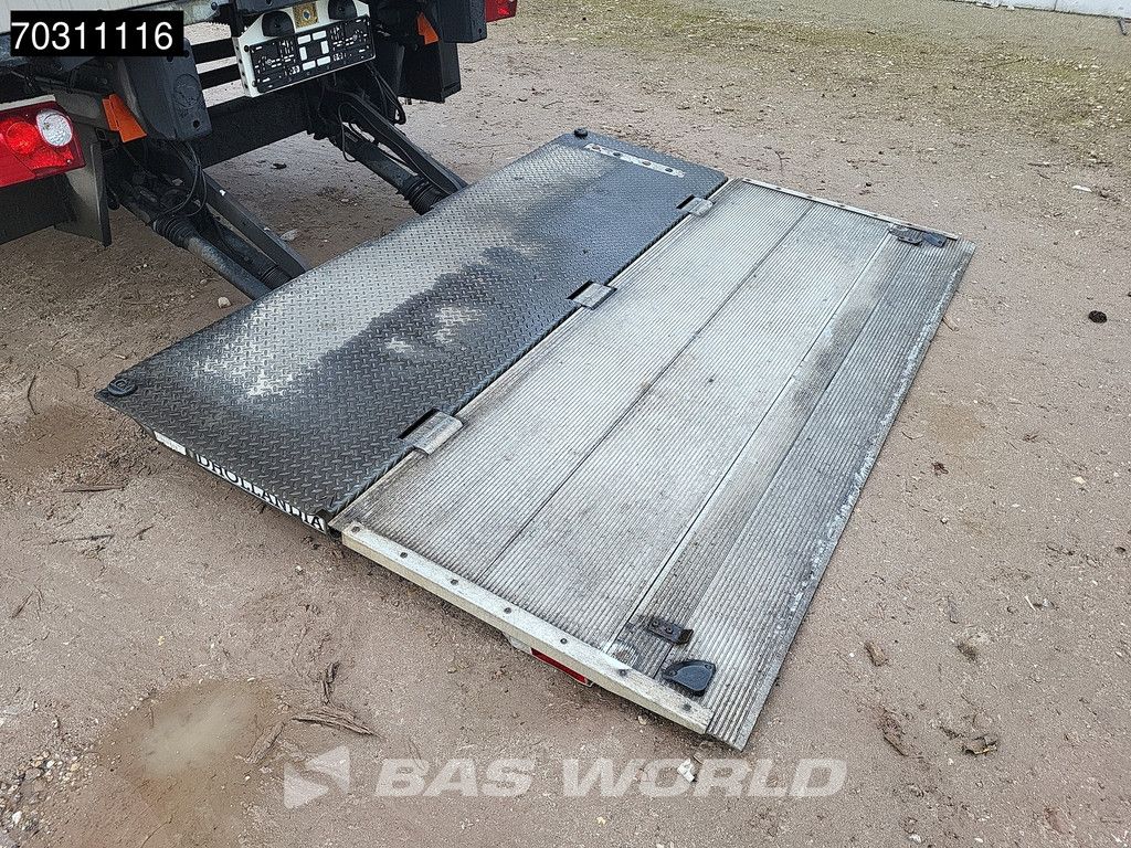 Schmitz SCB*S3B Tailgate Lifting Axle Flower Width