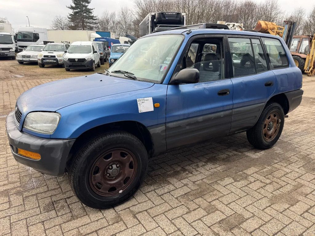 Toyota RAV4 **PETROL-ESSENCE-5DOORS**
