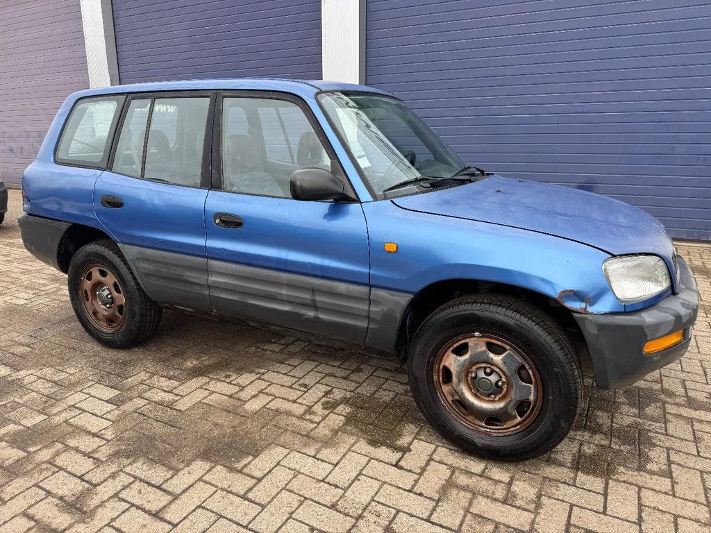 Toyota RAV4 **PETROL-ESSENCE-5DOORS**