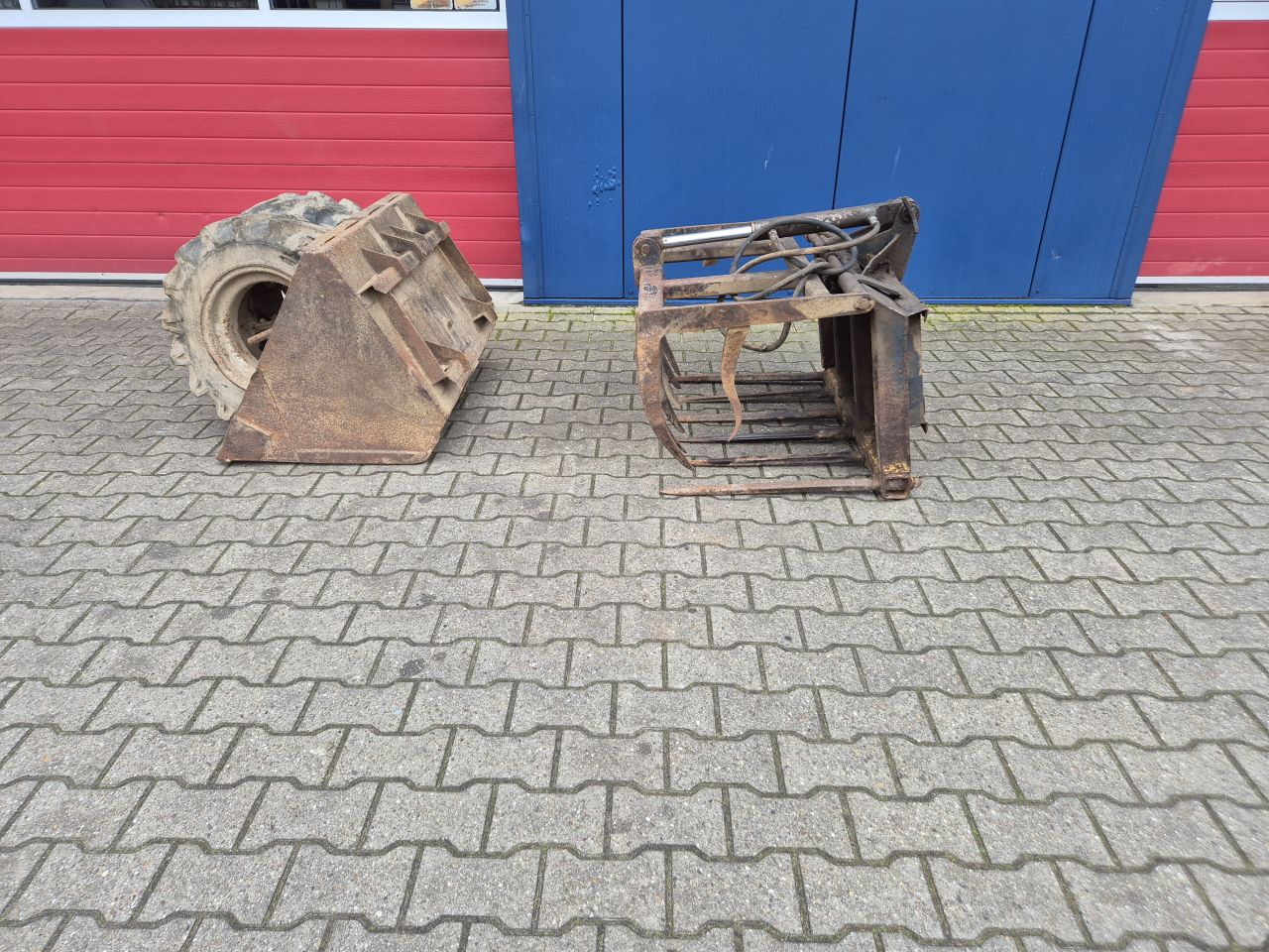 SCHAFFER 330 SHOVEL KUBOTA MET MAAIDEK, GRONDBAK EN MESTKLEM