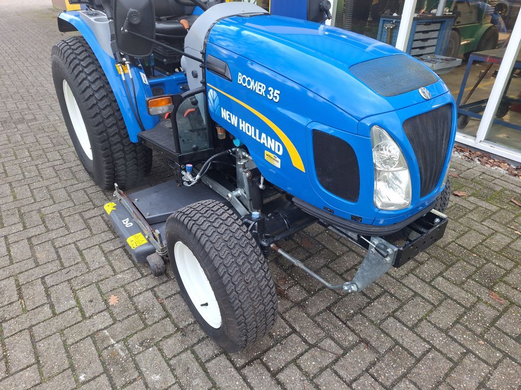 New Holland Boomer 35
