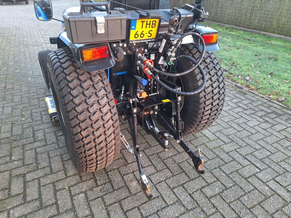 New Holland Boomer 35