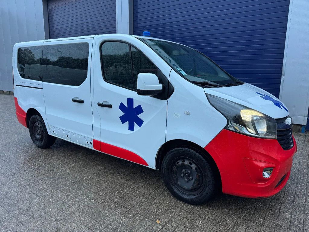 Opel Vivaro **AMBULANCE-RETTUNGSWAGEN**