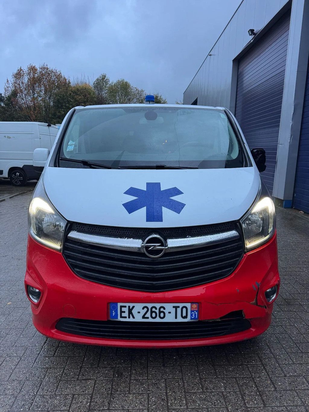 Opel Vivaro **AMBULANCE-RETTUNGSWAGEN**