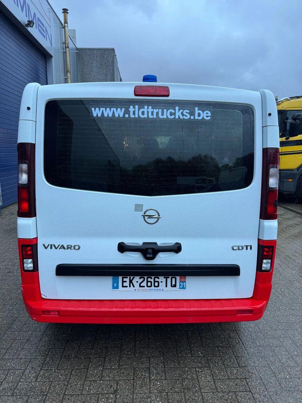 Opel Vivaro **AMBULANCE-RETTUNGSWAGEN**