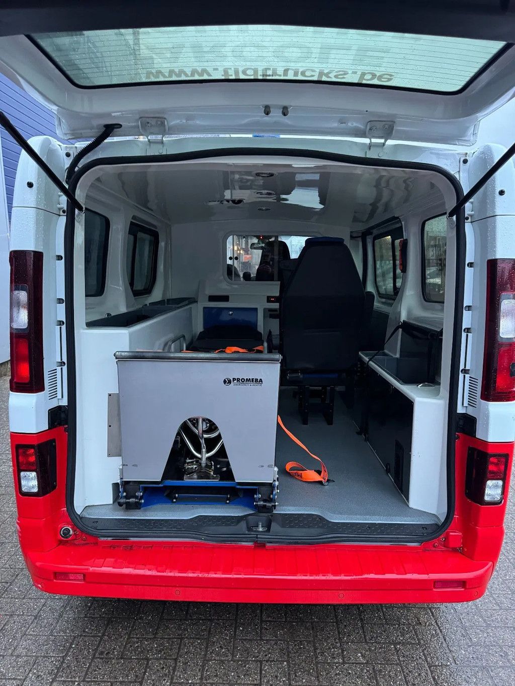 Opel Vivaro **AMBULANCE-RETTUNGSWAGEN**