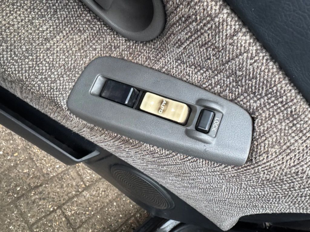 Nissan Prairie **7 SEATS-DUTCH CAR**