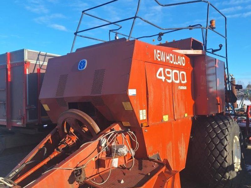New Holland 4900