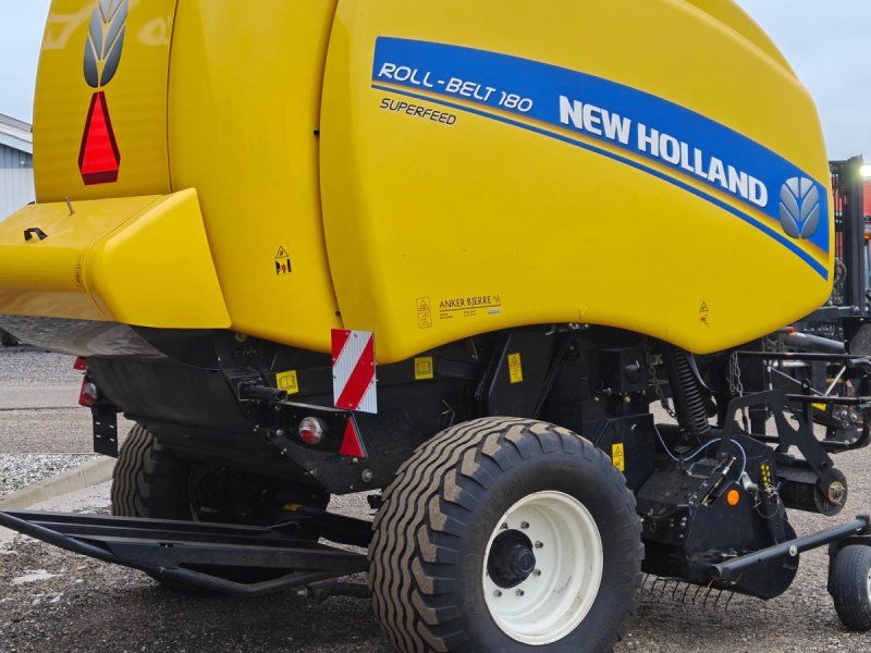 New Holland Roll-Belt 180 Superfeed