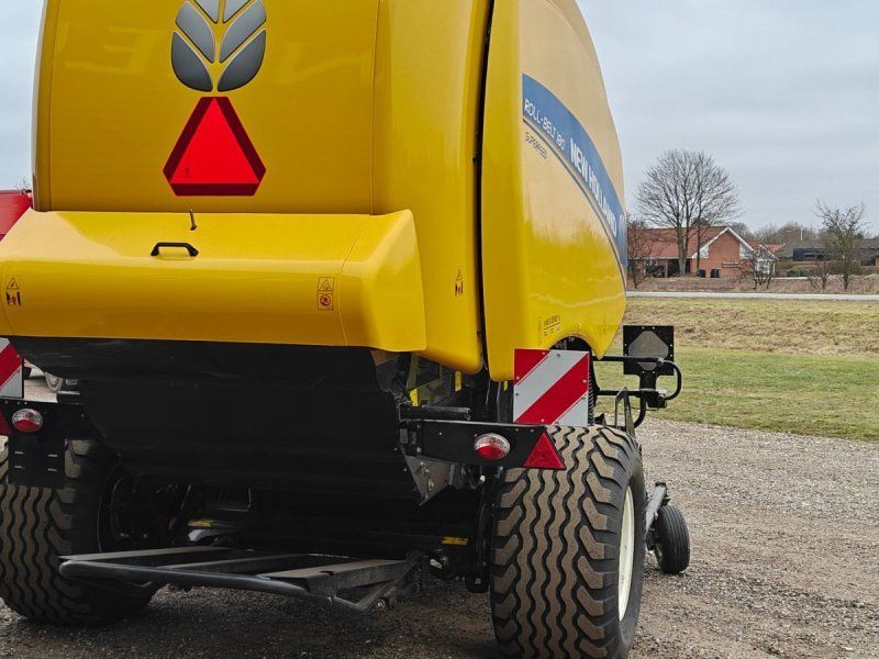 New Holland Roll-Belt 180 Superfeed