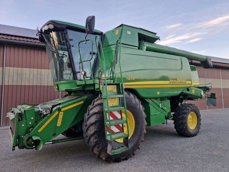 John Deere T670