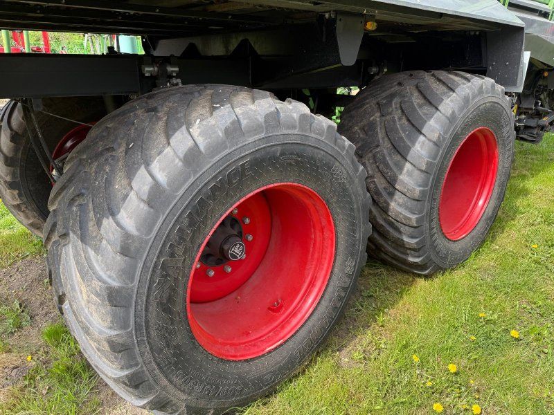 Fendt Tigo 75 VR mit 800-er Bereifung, Laderaumabdeckung und Dosierwal