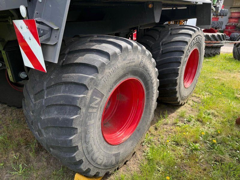 Fendt Tigo 75 XR mit 800/45 R26,5 Bereifung, Laderaumabdeckung und 3 D