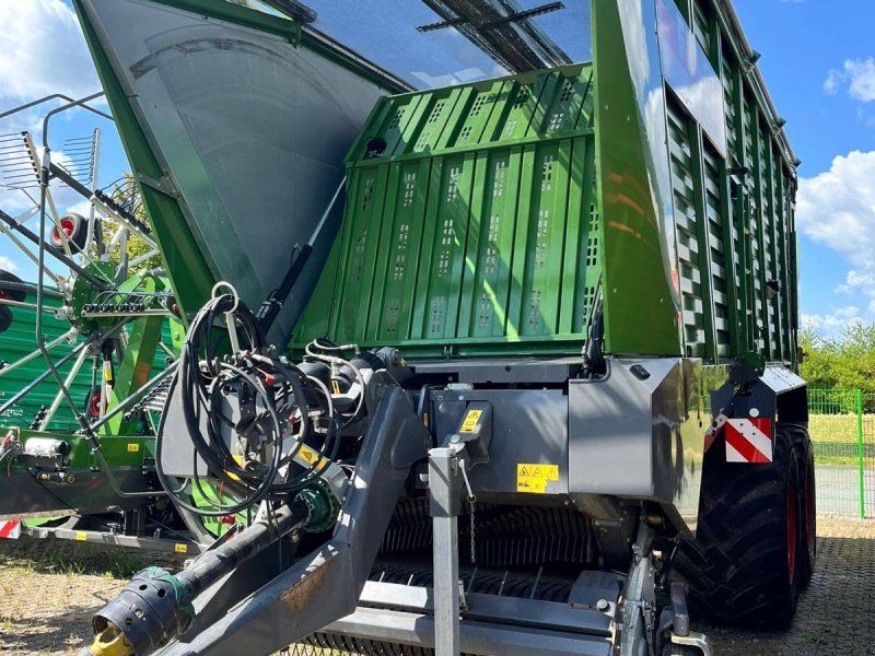 Fendt Tigo 75 XR mit 800/45 R30,5 Bereifung, Laderaumabdeckung und 2 D