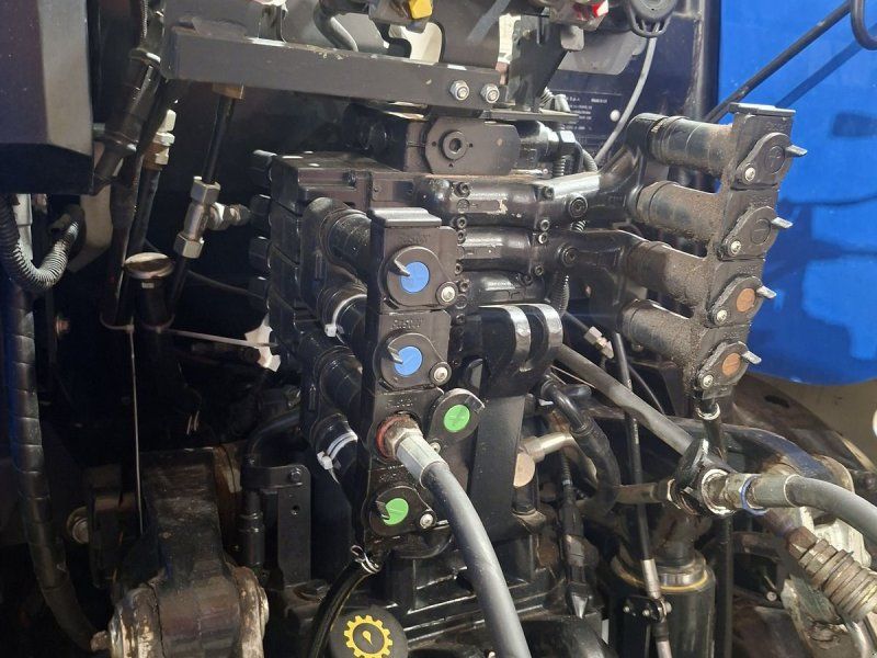 New Holland T6.180 Auto Command SideWinder II