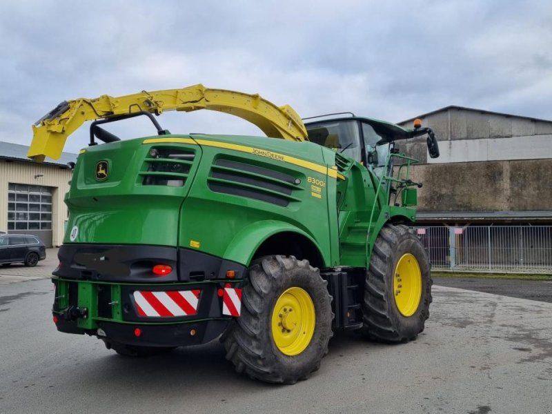 John Deere 8300 mit Pickup und Kemper 360