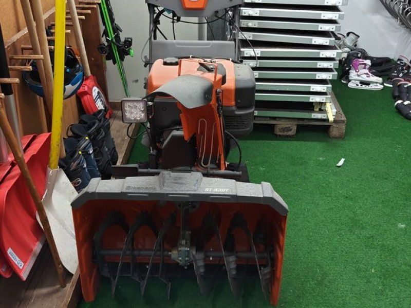 Husqvarna Neuwertige Schneefräse ST 430T mit Raupenantrieb