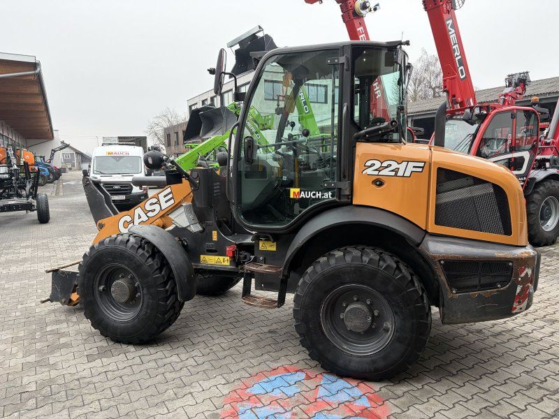 Case IH 221F mit Euroadapter hydraulisch