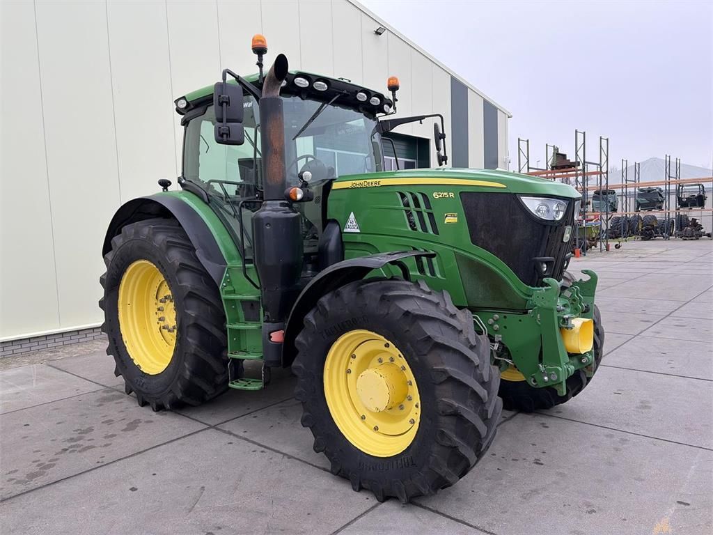 John Deere 6215R