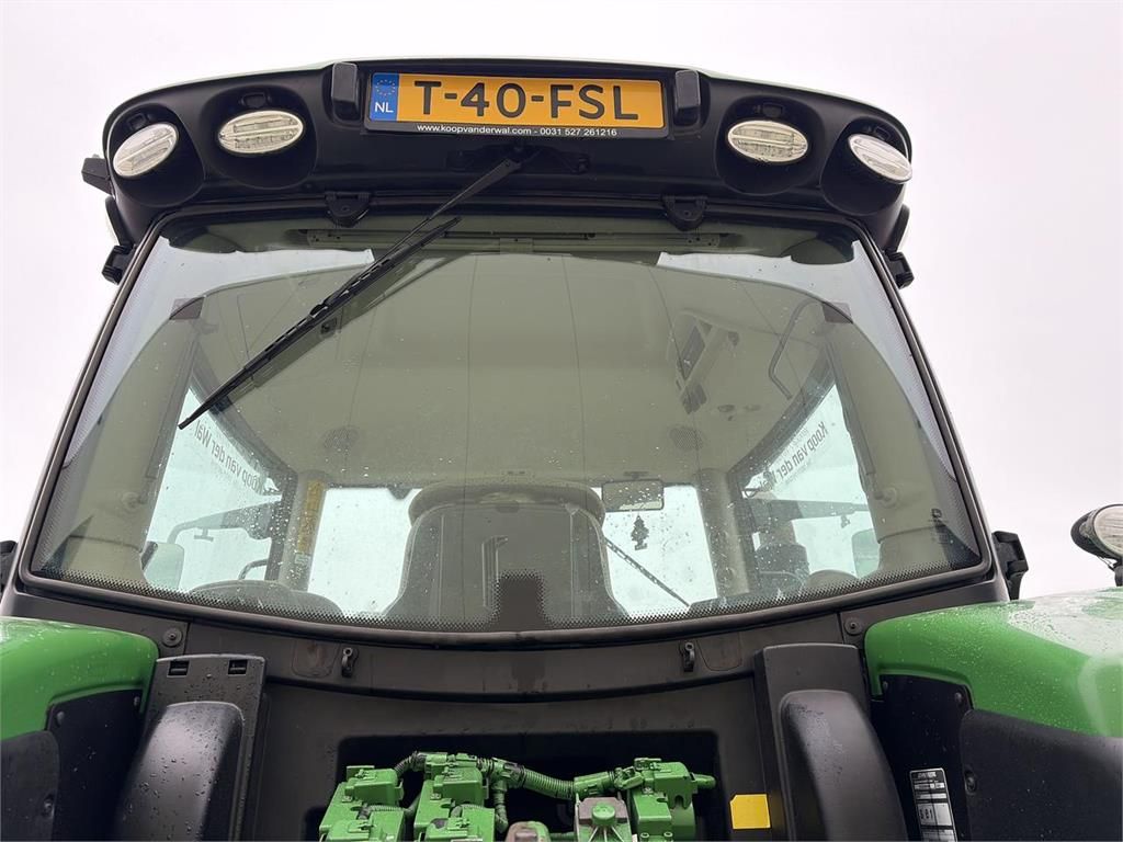 John Deere 6215R