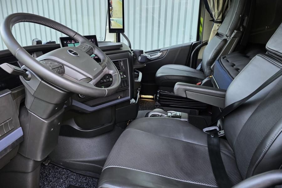 Volvo FH540 8X2 WITH HIAB 140TM CRANE Dutch Registration