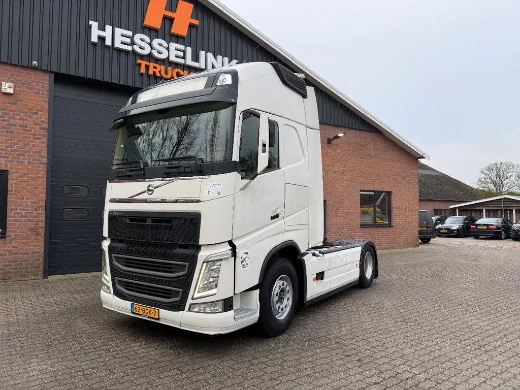 Volvo FH 460 Globetrotter XL Standairco 2x Tank NL Truck