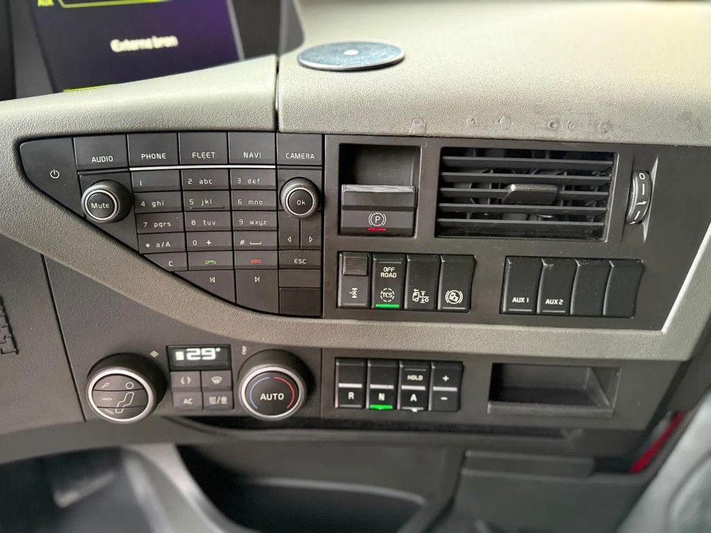 Volvo FH 460 Globetrotter XL Standairco 2x Tank NL Truck