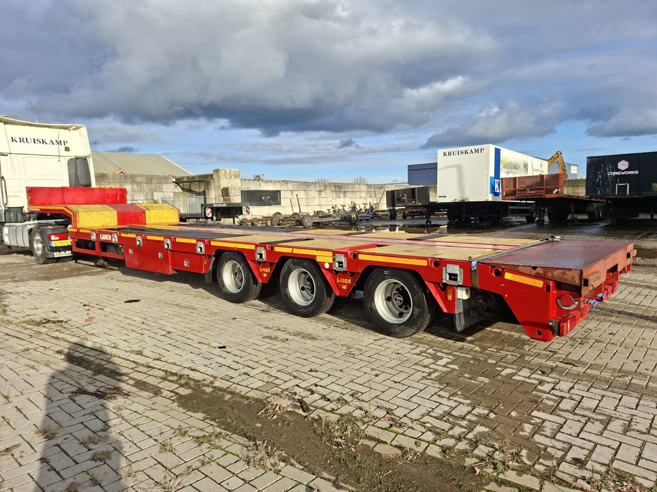 Oplegger / trailer, 3-as, gebruikt, met APK met oprijplaten