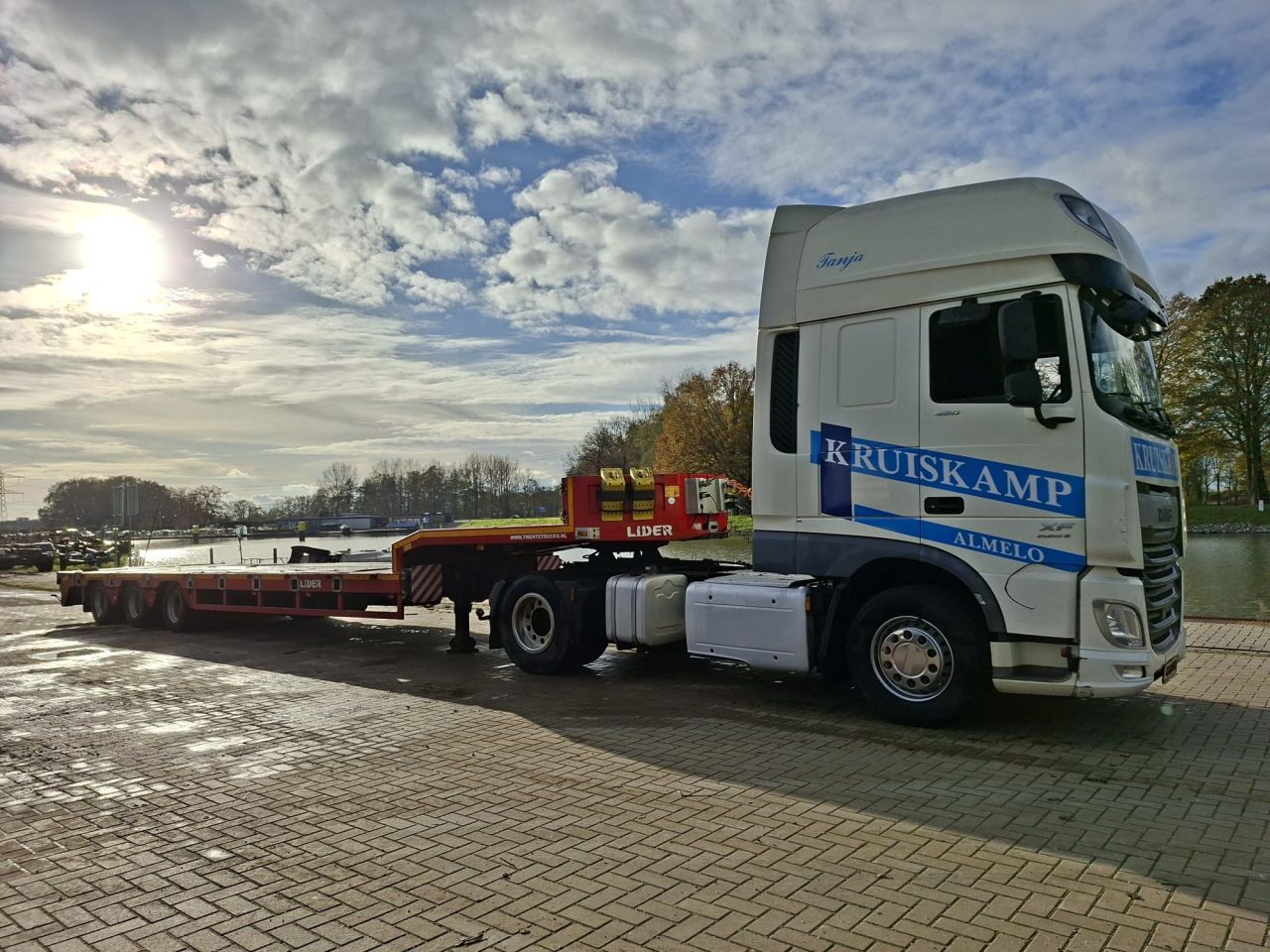 Oplegger / trailer, 3-as, gebruikt, met APK met oprijplaten