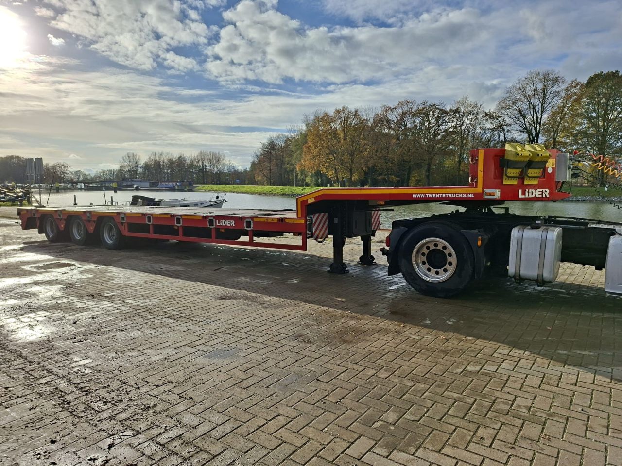 Oplegger / trailer, 3-as, gebruikt, met APK met oprijplaten