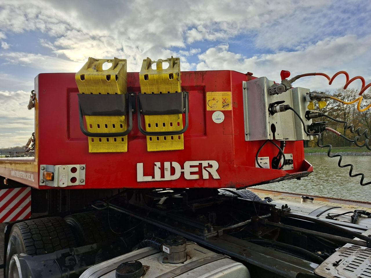 Oplegger / trailer, 3-as, gebruikt, met APK met oprijplaten