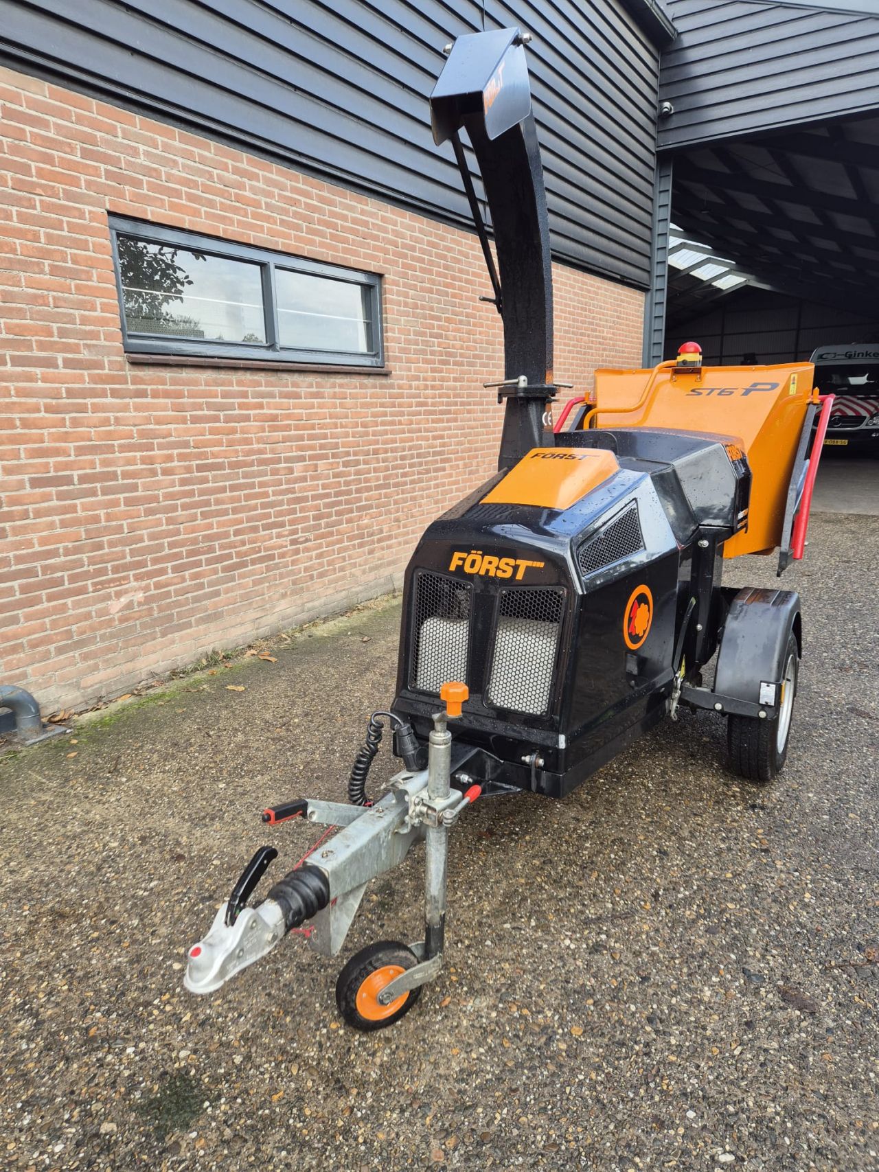 Jong gebruikte Först ST6P versnipperaar