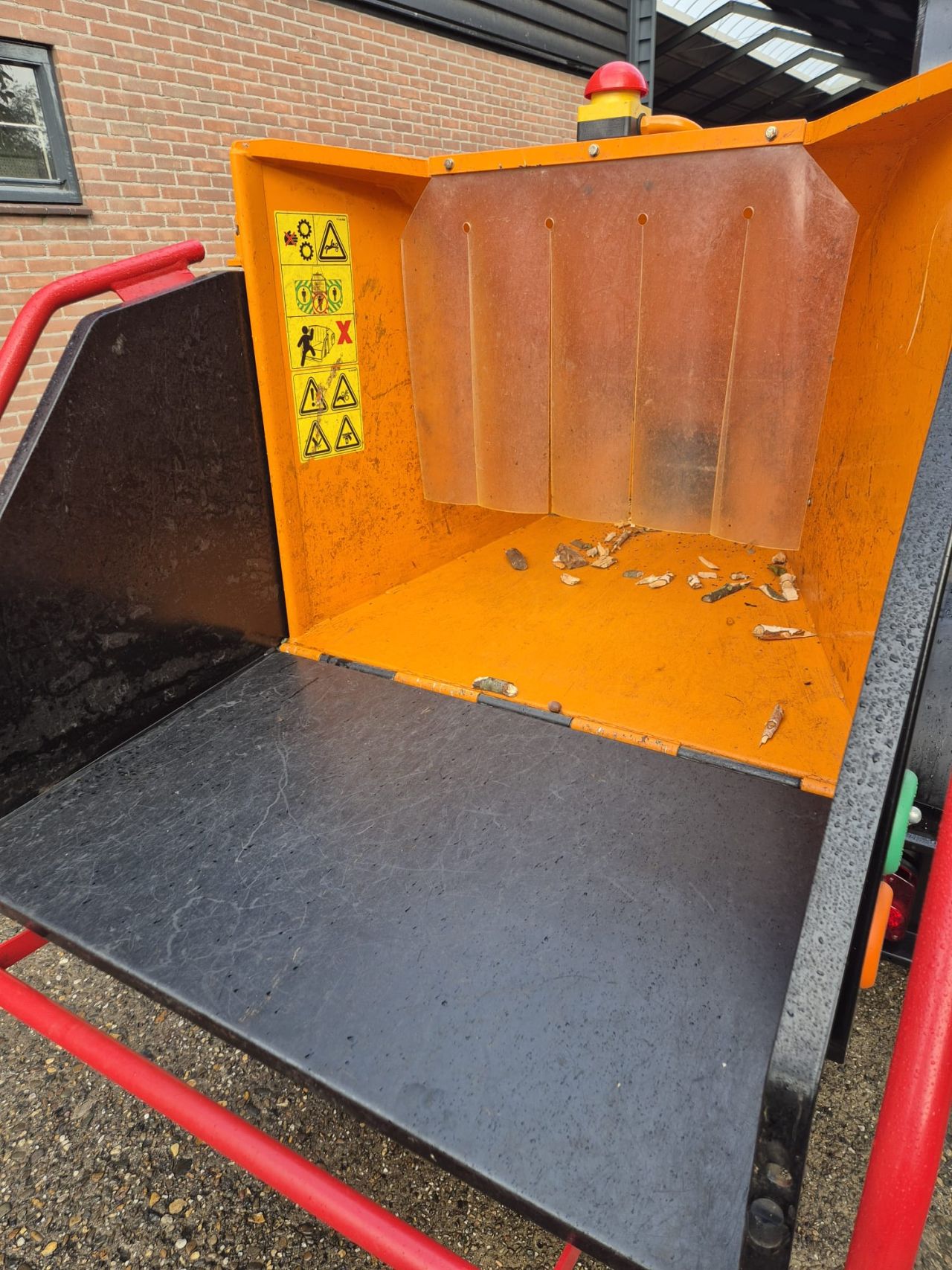 Jong gebruikte Först ST6P versnipperaar