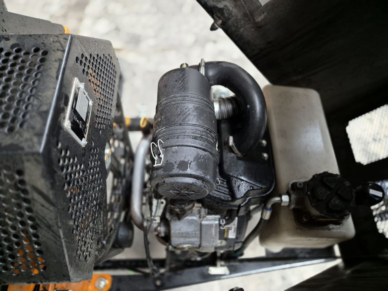 Jong gebruikte Först ST6P versnipperaar