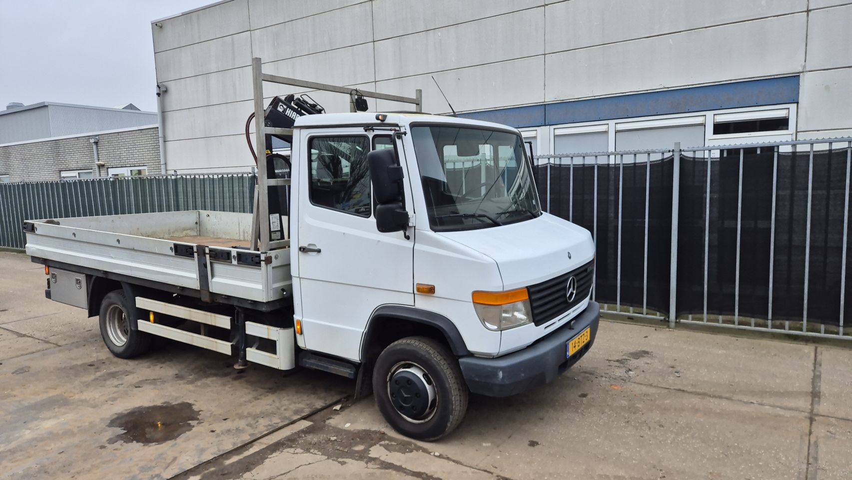Mercedes Benz Vario bakwagen met kraan