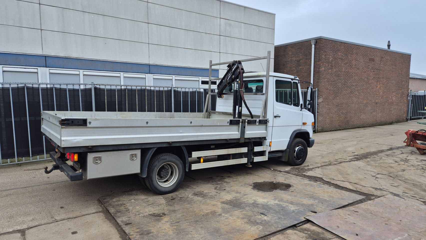 Mercedes Benz Vario bakwagen met kraan