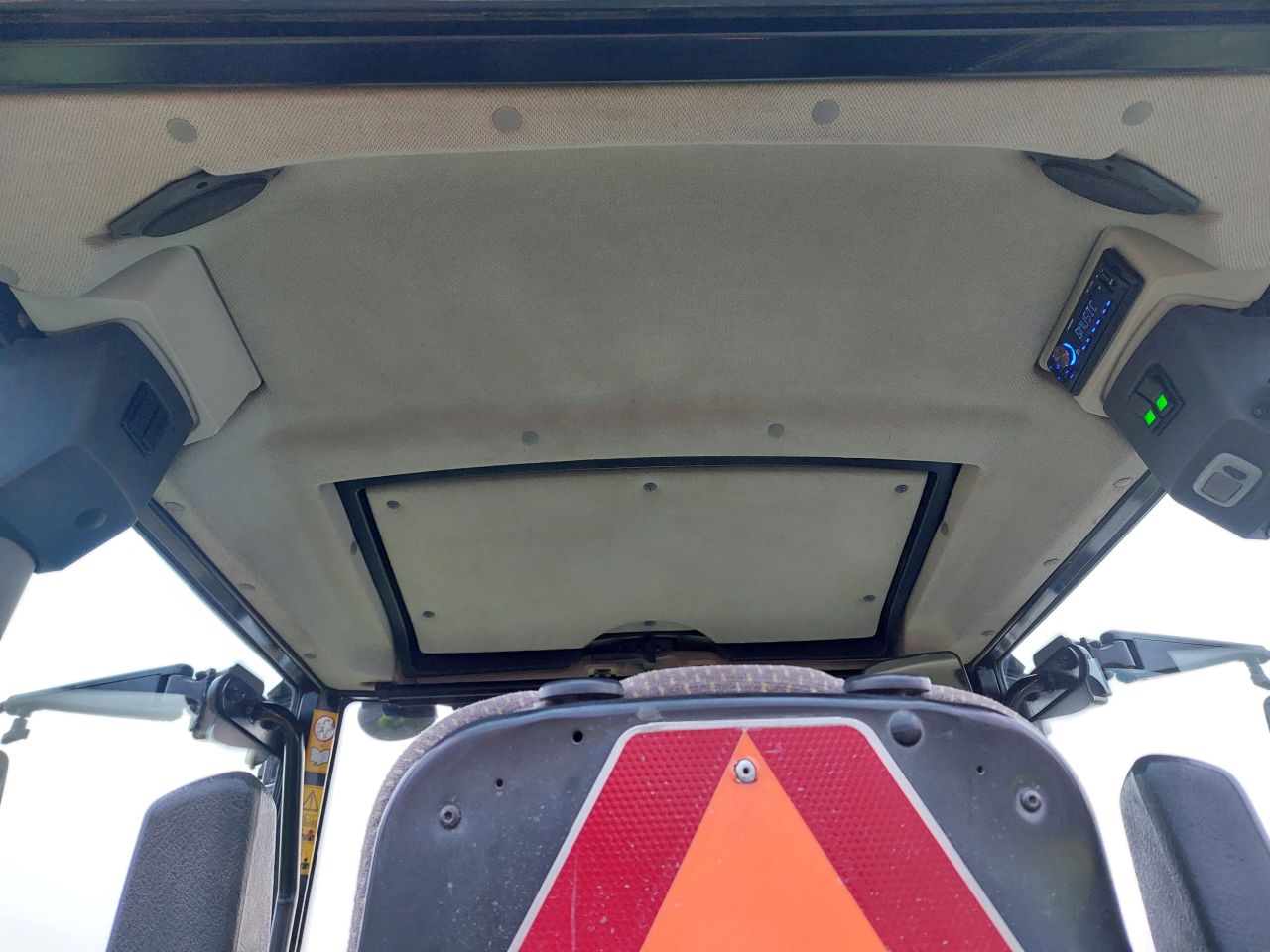 Claas Axos 310 op brede banden