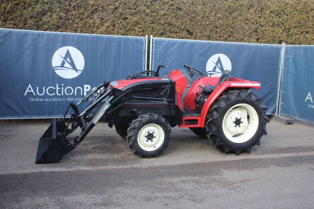 Mitsubishi MT 23 Diesel-Kleintraktor mit Frontlader