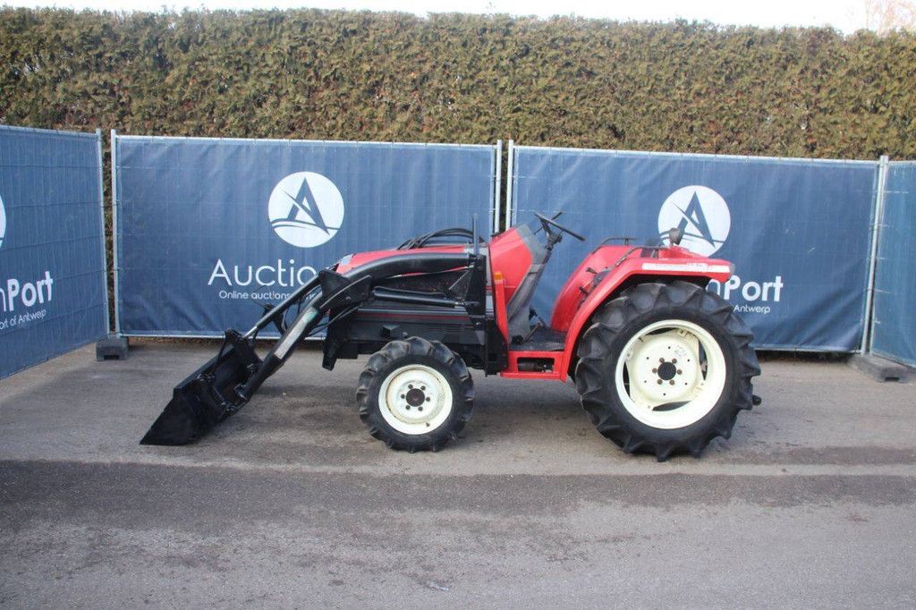 Mitsubishi MT 23 Diesel-Kleintraktor mit Frontlader