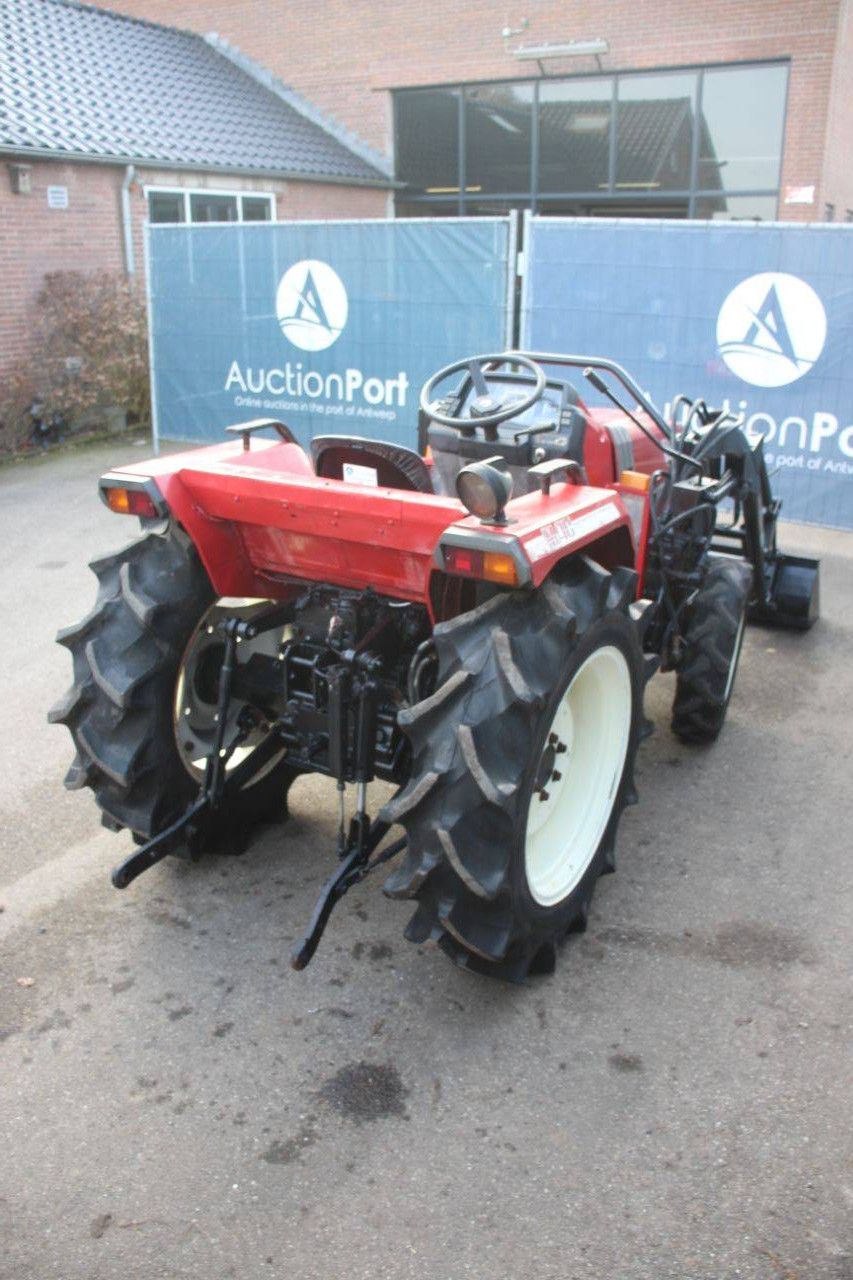 Mitsubishi MT 23 Diesel-Kleintraktor mit Frontlader