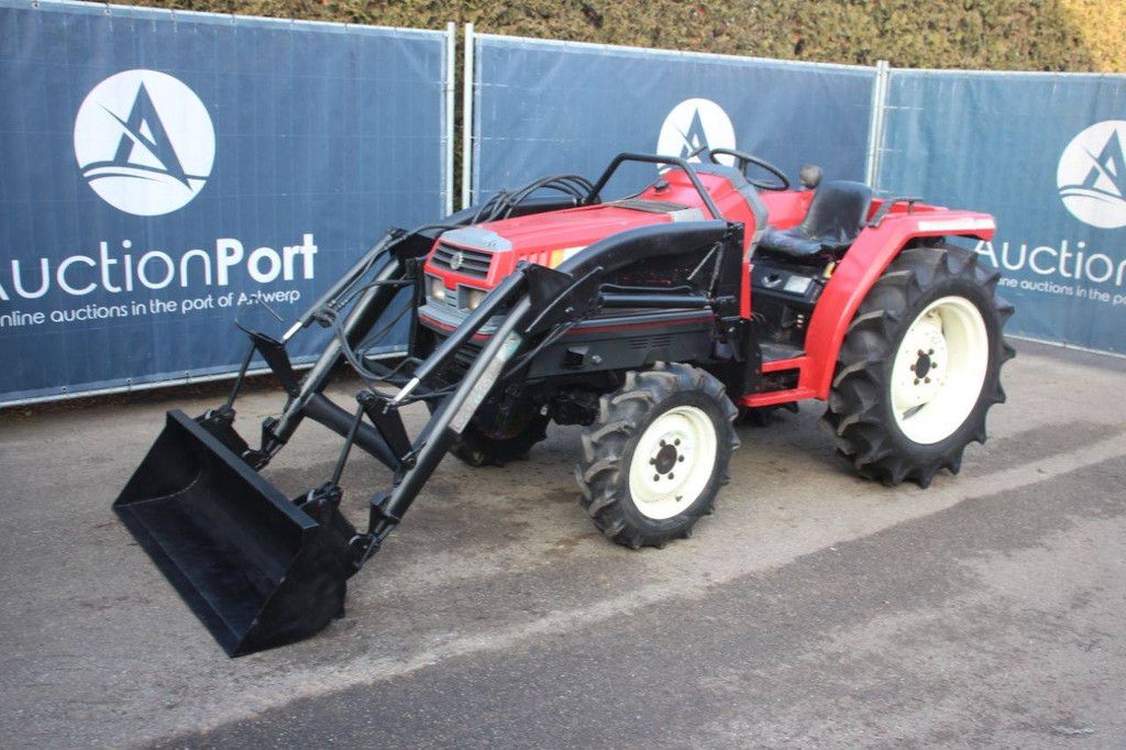 Mitsubishi MT 23 Diesel-Kleintraktor mit Frontlader