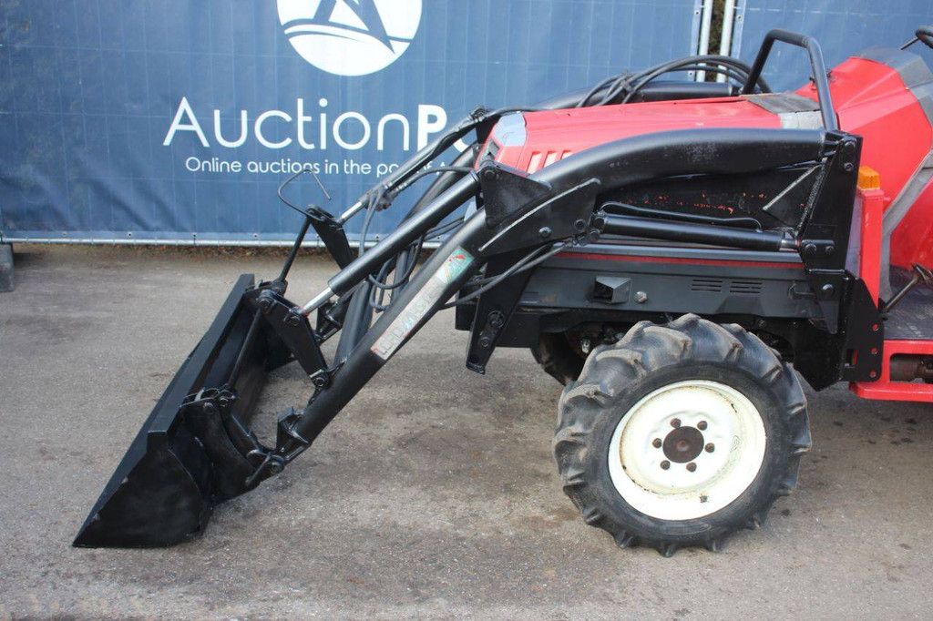 Mitsubishi MT 23 Diesel-Kleintraktor mit Frontlader