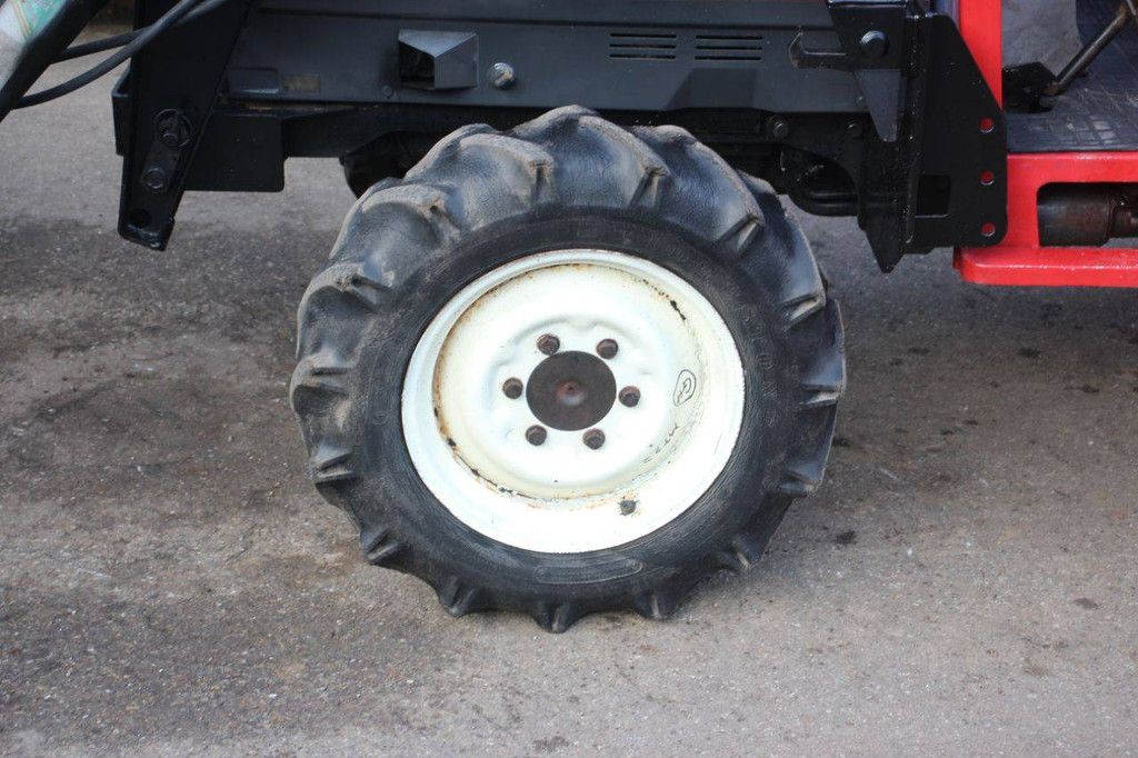 Mitsubishi MT 23 Diesel-Kleintraktor mit Frontlader